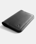 bifold leather card holder - handmade in black vegetable tanned leather - made in france - porte cartes a volet en cuir noir a tannage végétale naturel pleine fleur - darksails