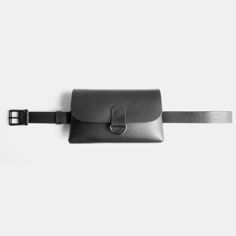 leather belt bag - handmade in black full grain vegetable tanned leather - made in france - sac ceinture en cuir noir à tannage végétale naturel pleine fleur - darksails