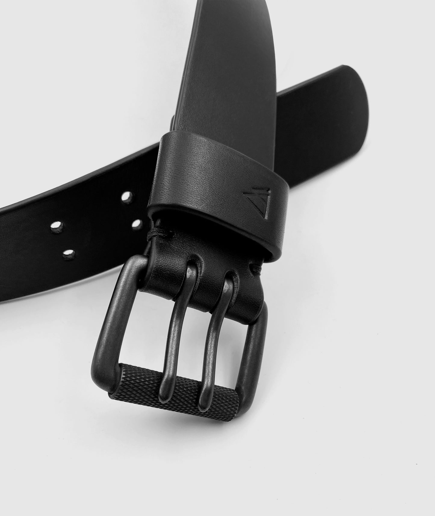 custom fit handmade Black leather roller buckle belt by darksails - ceinture sur mesure faite main en cuir noir