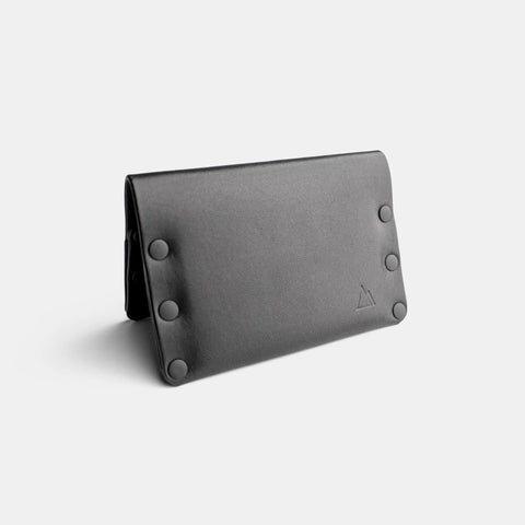 Porte-cartes cuir noir homme, fait main, point sellier et rivets