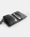 Porte-cartes cuir noir à plat avec cartes et pièces