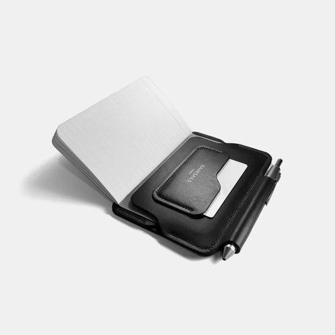 Organisateur bureau cuir noir avec carnet ouvert