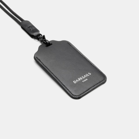 Porte-badge cuir noir verso avec logo Darksails Paris et point sellier