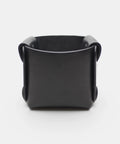 Panier de rangement carré en cuir noir vu de face