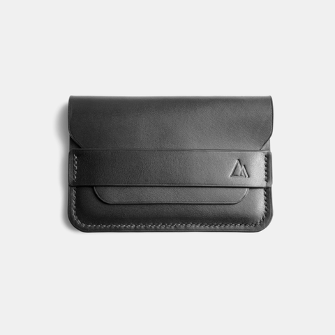 wide leather card holder - handmade in black full grain vegetable tanned leather - made in france - porte cartes large en cuir noir à tannage végétale naturel pleine fleur - darksails