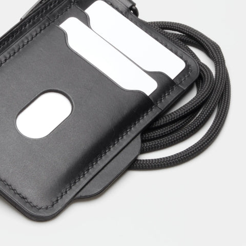 Porte-cartes cuir fait main montrant le point sellier artisanal