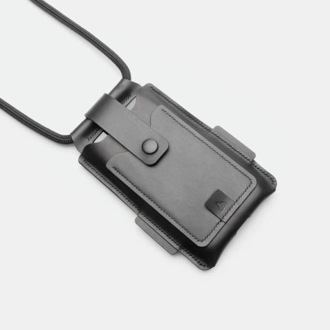 Étui téléphone tour de cou en cuir tannage végétal, poche range-tout