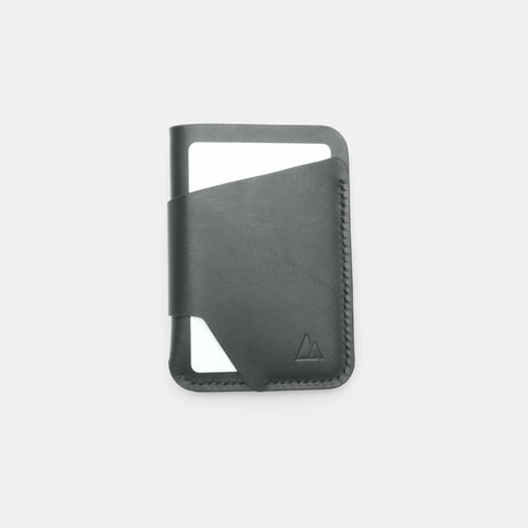 Porte-cartes cuir noir minimaliste pour homme, vue de face avec cartes